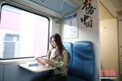 “慢火车”化身“移动图书馆”：林海深处的书香之旅